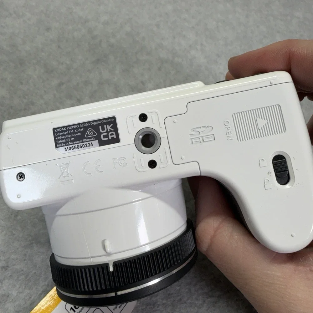 KODAK AZ255 PIXPRO 25x Optical Zoom Digital Camera White FOR PARTS